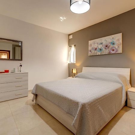 סיינט פול ביי Stylish Bright And Airy Apart In Central Bugibba מראה חיצוני תמונה