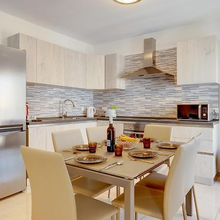 סיינט פול ביי Stylish Bright And Airy Apart In Central Bugibba מראה חיצוני תמונה