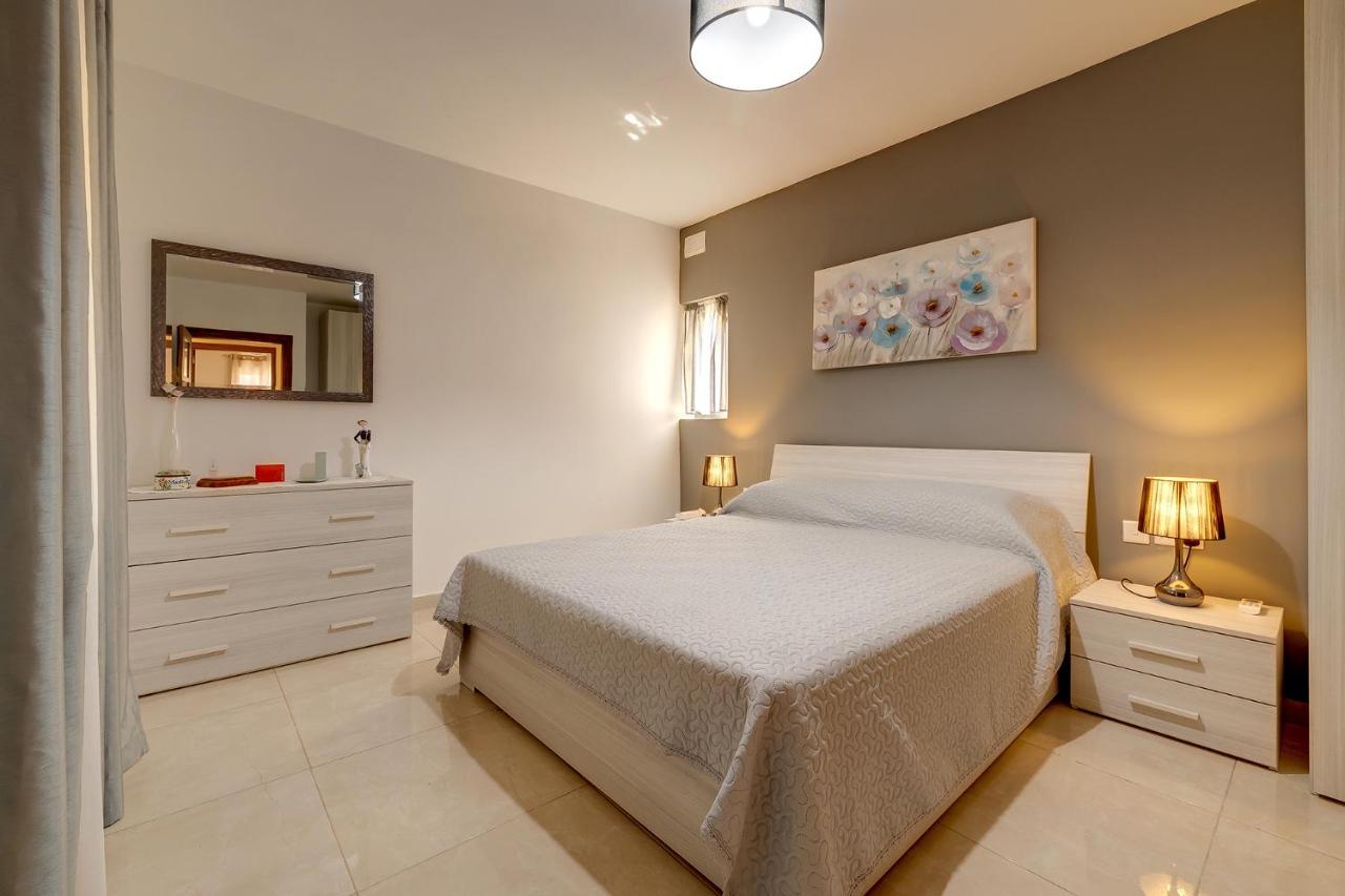 סיינט פול ביי Stylish Bright And Airy Apart In Central Bugibba מראה חיצוני תמונה