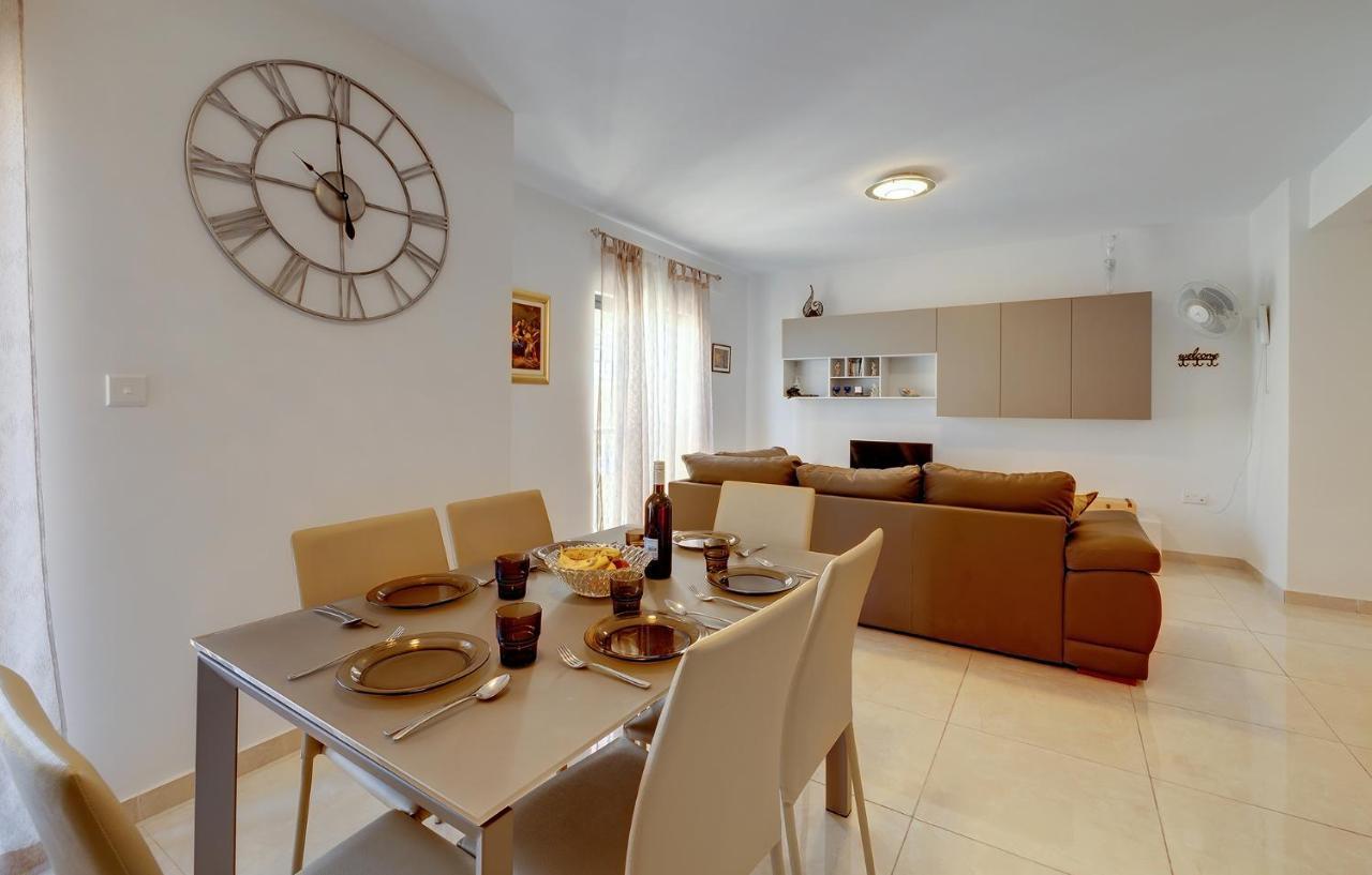 סיינט פול ביי Stylish Bright And Airy Apart In Central Bugibba מראה חיצוני תמונה